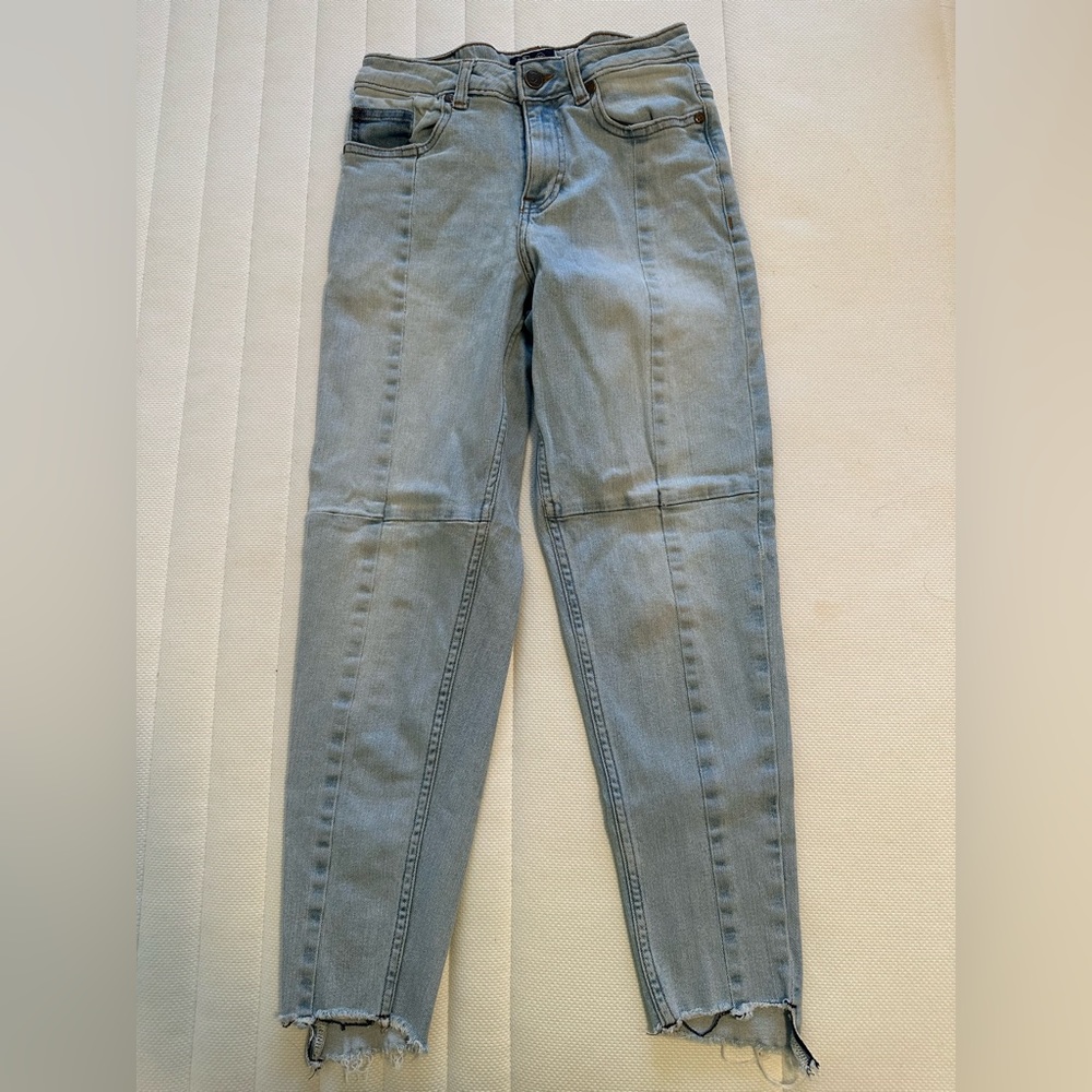 Ankle Length Lightwash Mom fit Jeans in Size S